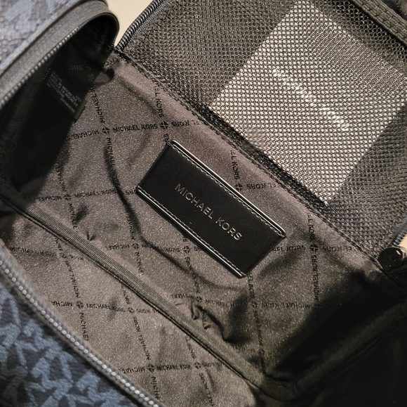 Michael Kors Cooper Logo Toiletry Kit Admiral Blue - Picture 4 of 5